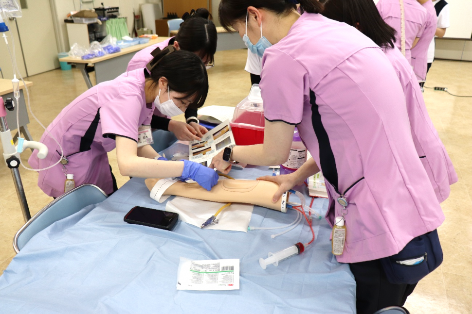 静脈注射ステップ1の様子